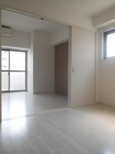 サン・マルベリー扇町の居間・リビング