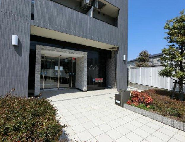 エスリード福島リバーフロントのエントランス