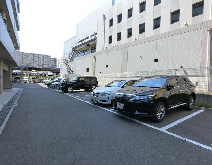 エスリード福島リバーフロントの駐車場
