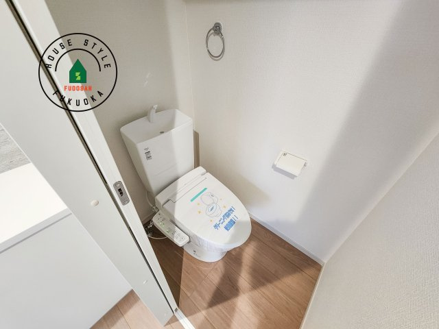 福岡市東区八田3丁目第11-2棟（2号棟）　の内観：施工例|温水洗浄便座を完備しております。2ヶ所にトイレがあるのは朝の慌ただしい時間も安心です。