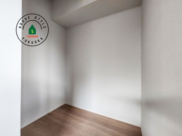 福岡市東区八田3丁目第11-2棟（2号棟）　の内観：施工例|洋服や大きな荷物が多い方や人数の多いご家族などは、一般的なクローゼットよりもウォークインクローゼットのほうが使い勝手が良いです。