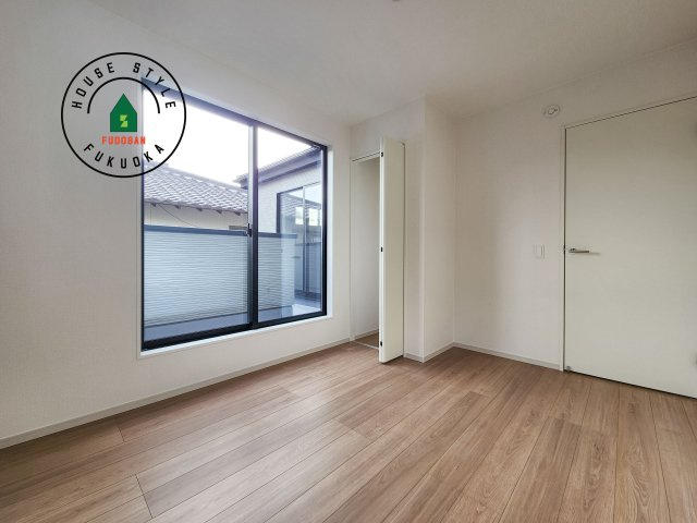 福岡市東区八田3丁目第11-2棟（2号棟）　の内観：施工例|採光良好な洋室は全居室、複層ガラスの遮熱効果と断熱効果で、一年中快適に過ごせます。