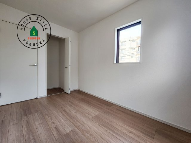 福岡市東区八田3丁目第11-2棟（2号棟）　の内観：施工例|穏やかな光が差し込む室内には、穏やかな時間が流れます。