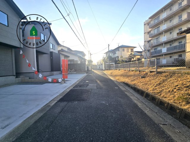 福岡市東区八田3丁目第11-2棟（2号棟）　の前面道路含む現地写真|前面道路です。