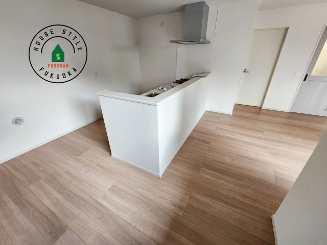 福岡市東区八田3丁目第11-2棟（2号棟）　の内観：施工例|会話が弾む場所として居心地の良いリビングです。