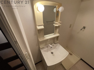 収納スペースのある洗面化粧台付き☆