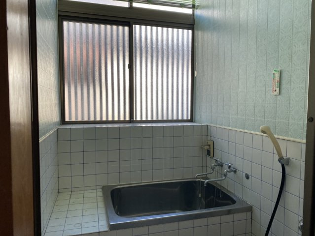 山形市富の中1丁目11-14の浴室