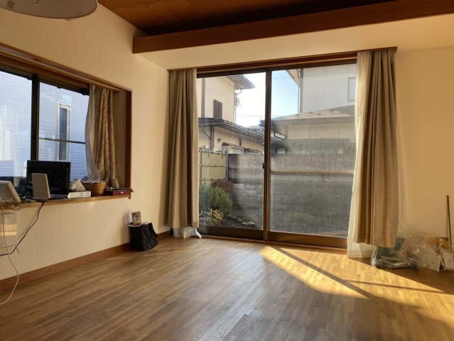 山形市富の中1丁目11-14の居間・リビング