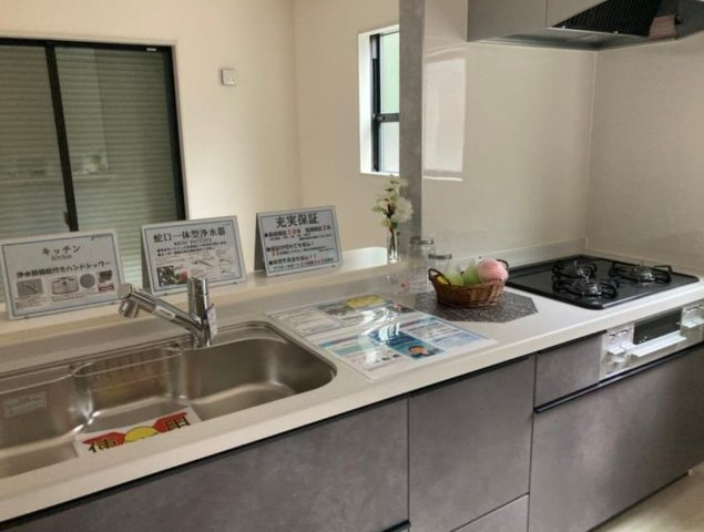 横浜市金沢区六浦東3丁目 新築戸建て【仲介手数料無料】カースペース2台のキッチン