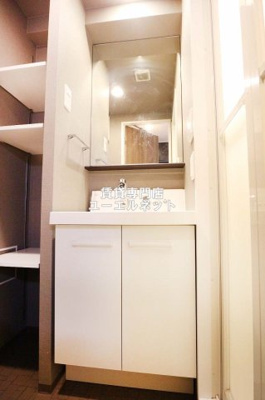 【独立洗面台】 | ミュプレ江坂 | 清潔感ある独立洗面台で毎日気持ちよく♪