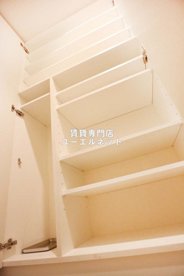 【設備】 | ミュプレ江坂 | 収納力たっぷりのシューズボックスで玄関すっきり！