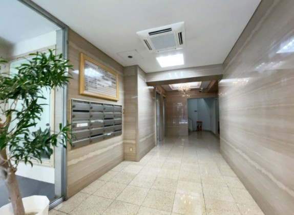 山下ビルのエントランス