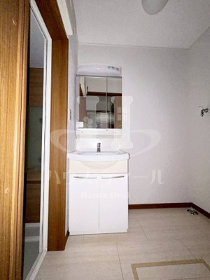 【独立洗面台】 | スカイサニー | 独立洗面台、小物を置くことができて便利です