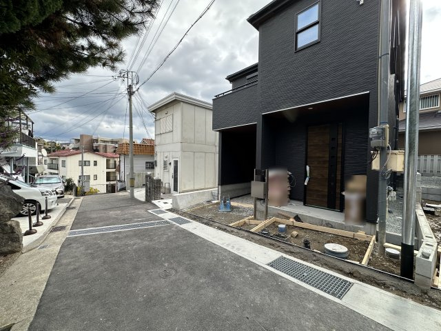 神戸市垂水区仲田2丁目新築戸建２号棟の前面道路含む現地写真|2025年11月21日撮影