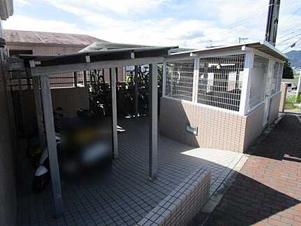 ネオライフ戸坂の駐輪場