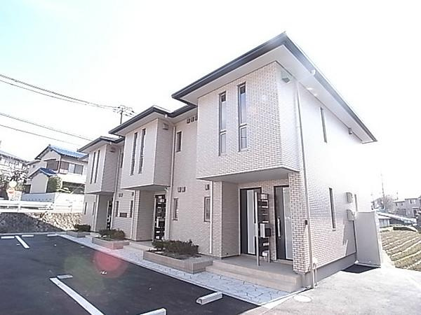 タイル貼りの外壁です♪