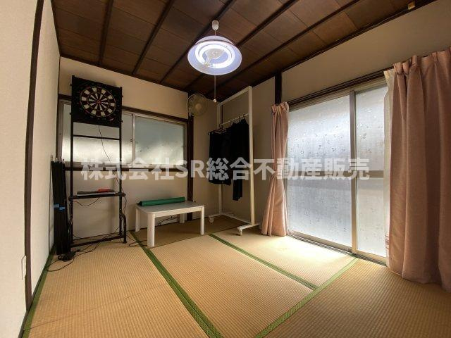 若江東町2丁目中古戸建の子供部屋|大きな窓から採光がたっぷり入ります！子供部屋にいかがでしょうか