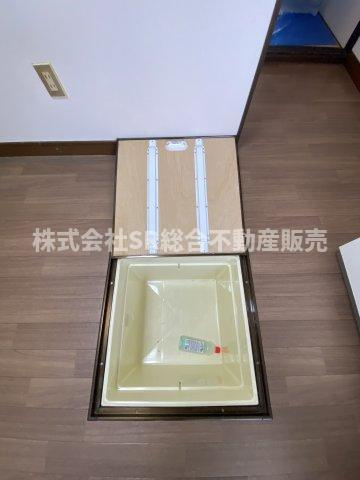 若江東町2丁目中古戸建の収納|キッチンには床下収納もあります！