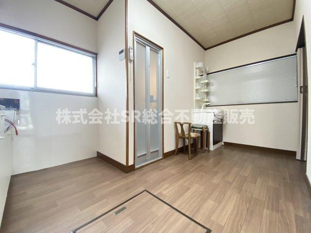 若江東町2丁目中古戸建のキッチン|明るいダイニングキッチンです♪ご家族で会話がしやすいです。