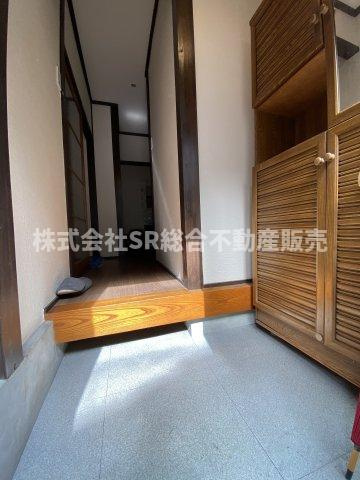 若江東町2丁目中古戸建の玄関|玄関にはシューズボックスもあり、使いやすいです！