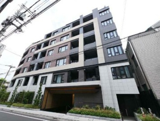 【外観】 | 鉄筋コンクリート造のがっちりとした建物。