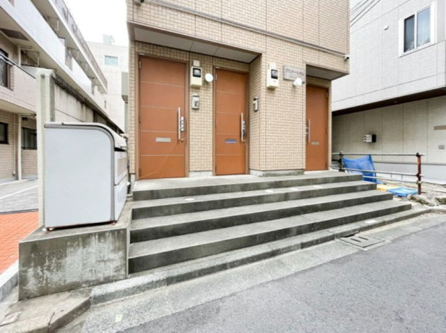 プランドール大山　リノベーション　角部屋　ネット0　南向きのエントランス