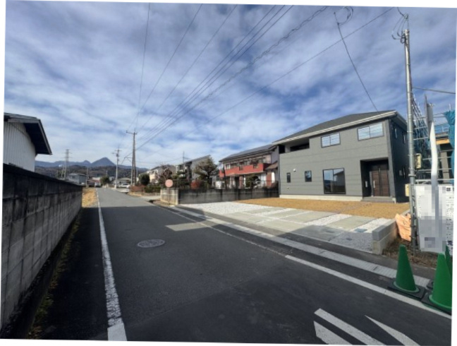 新築　渋川市石原1期　2号棟の前面道路含む現地写真|現地写真　南側接道幅員約5.5ｍ