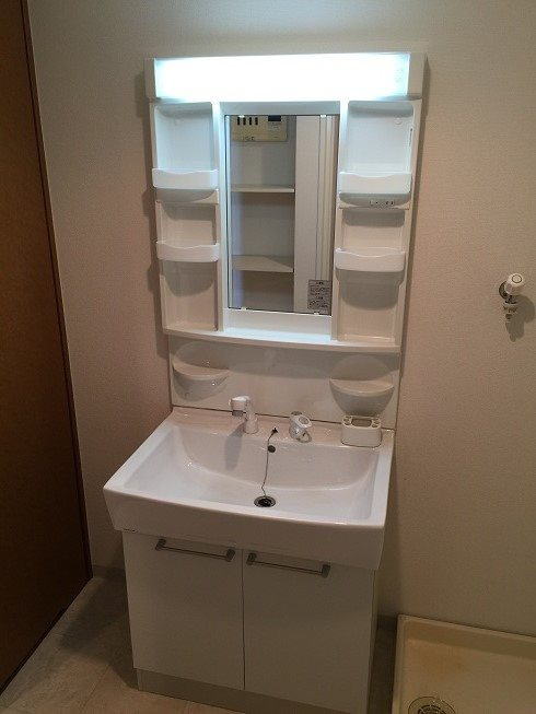 和泉市伯太町４丁目の賃貸マンションの洗面所|使いやすい洗面所です