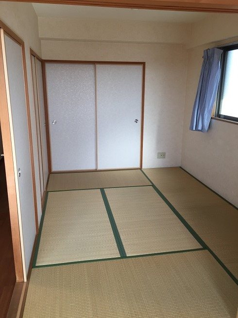 和泉市伯太町４丁目の賃貸マンションの和室|和室がひろがる居住スペース