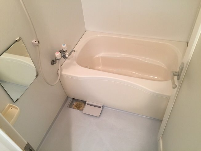 和泉市伯太町４丁目の賃貸マンションの浴室|コンパクトで使いやすいお風呂です