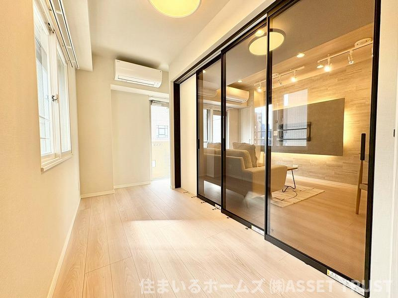 ジェイパーク渋谷イーストスクエアのその他共用部分|2面採光の明るい洋室