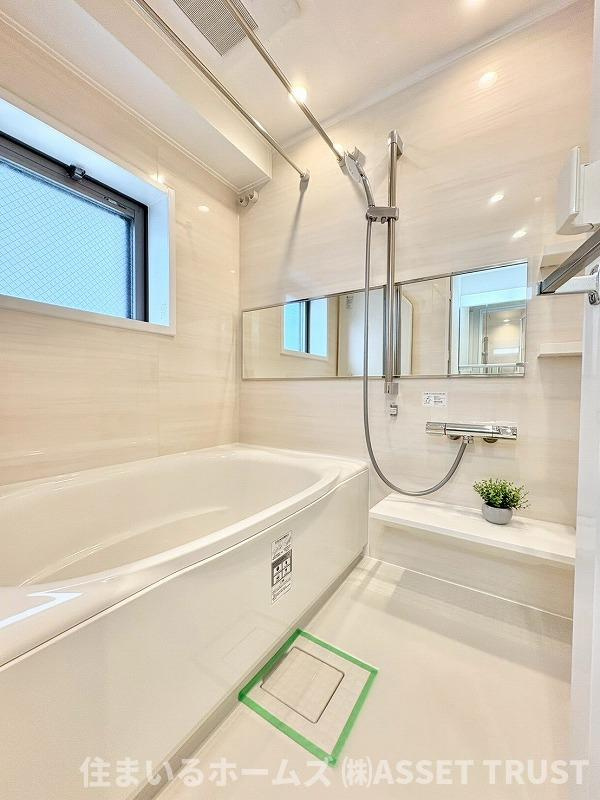 ジェイパーク渋谷イーストスクエアの浴室|浴室にも窓がついています