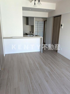 【居間・リビング】 | 鶴見クリーンハイツ | ゆったりとしたリビングです