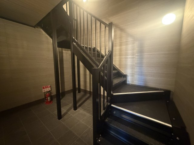 【エントランス】 | ALVA | 清潔なエントランスです