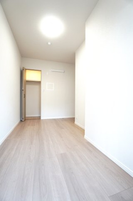 【洋室】 | 【上質リノベ】戸坂千足パークマンション | 【洋室約5.0帖】
こども部屋をコーディネート！このぐらいの広さがあれば、 
お子さんの好きな色やモチーフを使ったコーディネートで、
勉強もお片付けも全部楽しいお気に入りの空間にしていけそうですね！