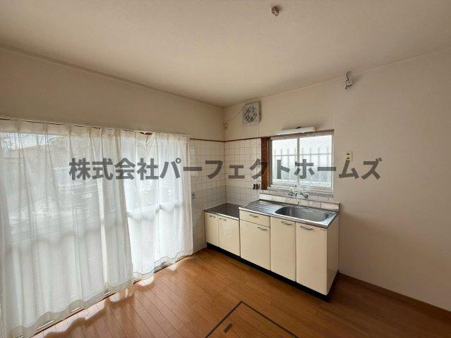 宇山町戸建　賃貸の居間・リビング|おしゃれなリビングです