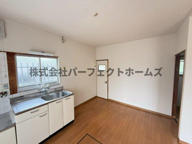 宇山町戸建　賃貸の居間・リビング|こちらの居間で趣味の時間をお楽しみください