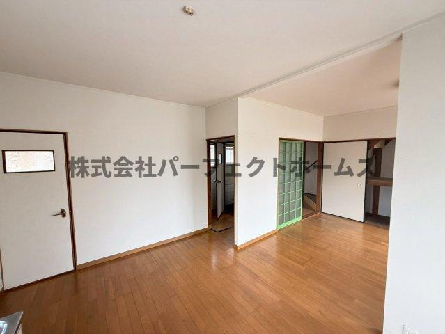 宇山町戸建　賃貸の居間・リビング|ゆったりとしたリビングです