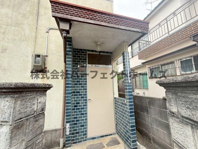宇山町戸建　賃貸のエントランス|建物の内部です