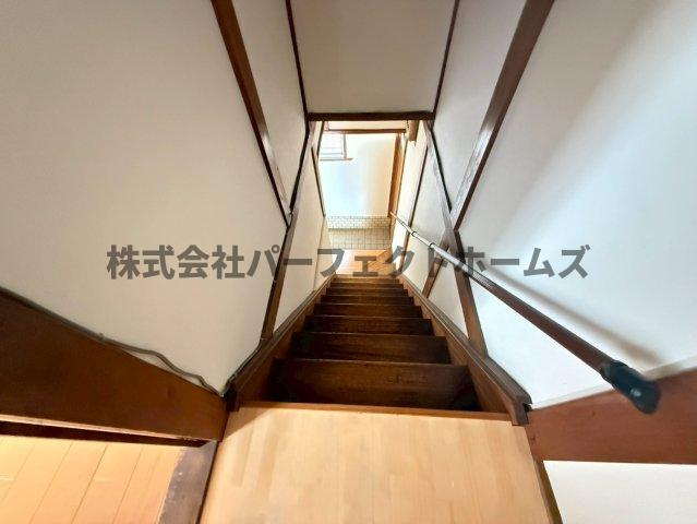 宇山町戸建　賃貸の内装|明るい室内です