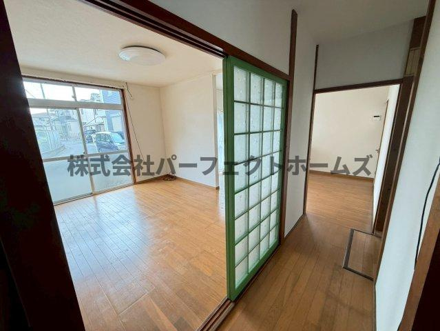 宇山町戸建　賃貸の居間・リビング|ゆったり過ごせる居間です