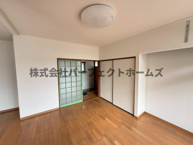 宇山町戸建　賃貸の居間・リビング|おしゃれな居間です