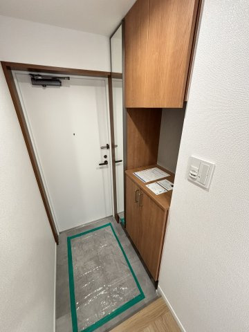 レーベンハイム戸田公園アクアシティの玄関|収納もある玄関です