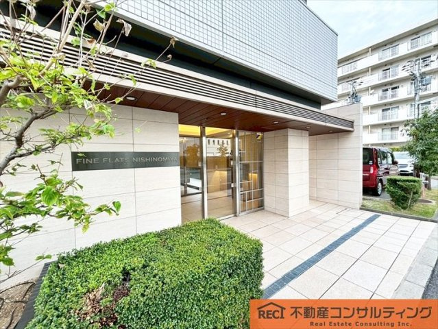 ファインフラッツ西宮のエントランス