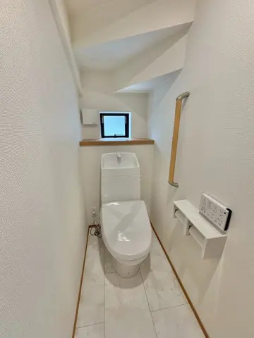 新座市栄5丁目　土地45坪　ゆとりの省エネ邸宅　限定1棟のトイレ