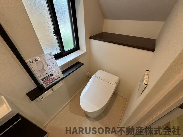 生駒市小明町　２階建のトイレ