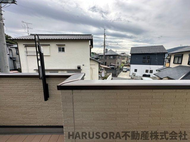 生駒市小明町　２階建のバルコニー