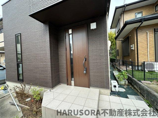 生駒市小明町　２階建のエントランス
