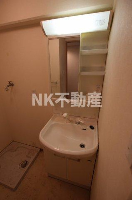 【洗面所】 | ロイヤルマツイ（荒本賃貸） | ゆったりとスペースのある洗面所