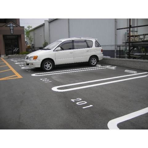 グランドパレスの駐車場